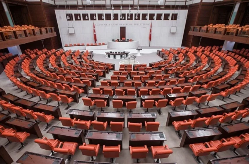  Siyasi Arenada Yaşanan Sıcak Gelişmeler