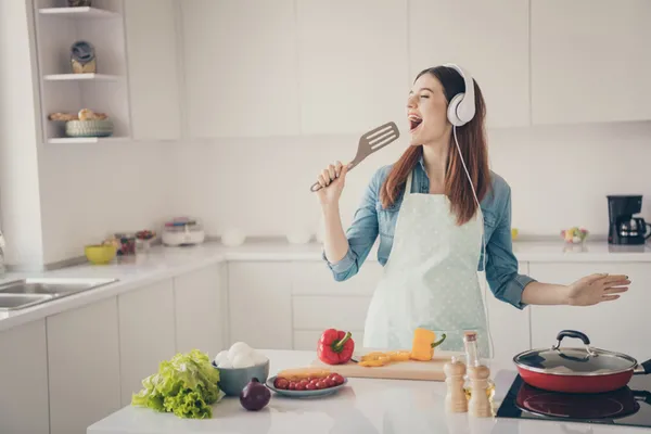 Neden Bazı Şarkılar Dilimize Dolanır?