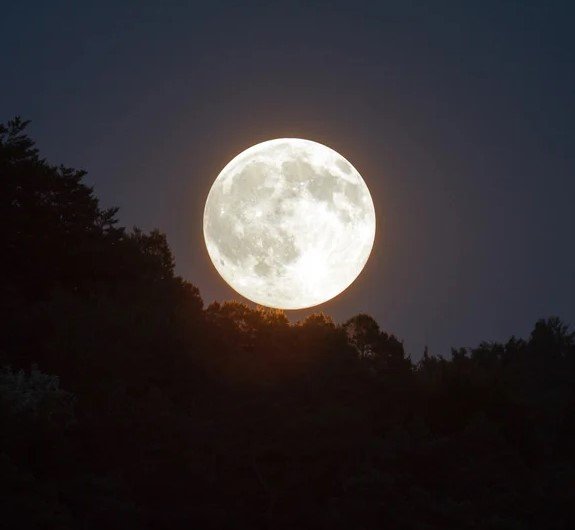 Ay Fazları Duygularımızı Nasıl Yönetiyor? Dolunayda Neden Daha Gergin Oluyoruz?