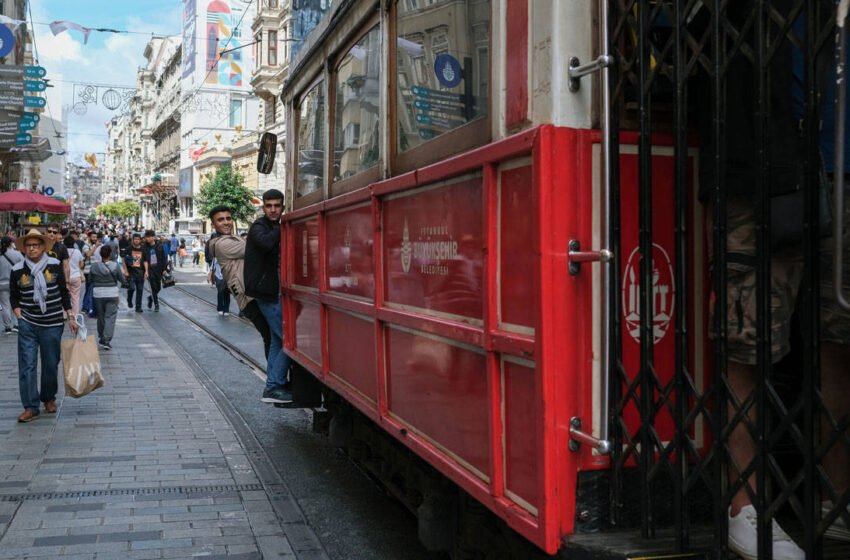 Türkiye'ye Hangi Ülkeden Daha Çok Turist Geliyor?